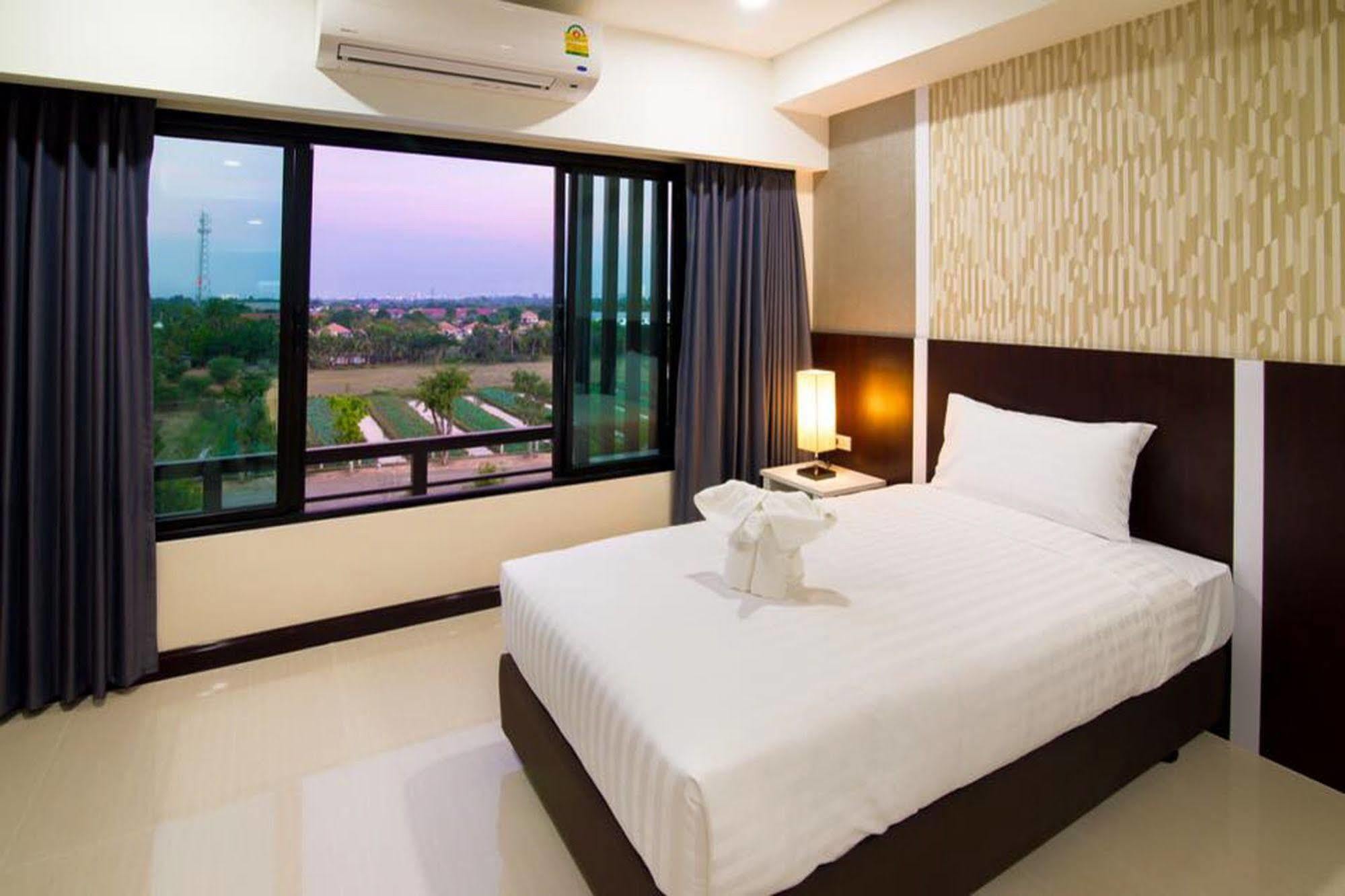 Som-O House Hotel Nakhon Ratchasima Ngoại thất bức ảnh